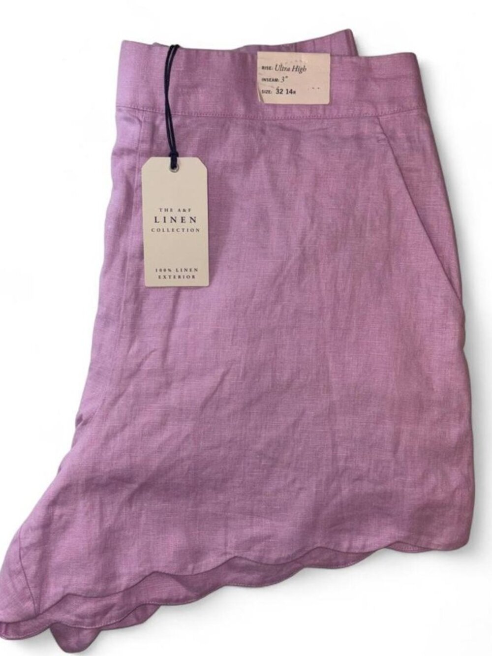 BNWT Abercrombie & Fitch Linen Collection scalloped trim shorts in a size 32!